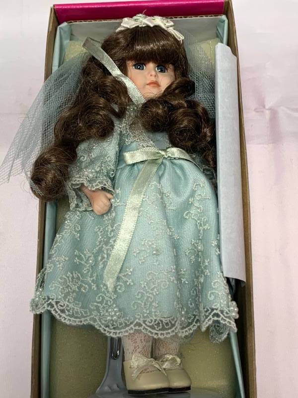 lot 86 image: Marie Osmond Morgans Teal Porcelain 9 Doll $60 Retail
