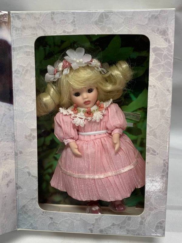 lot 87 image: Marie Osmond Mothers Day Porcelain 6 Doll $30 Retail