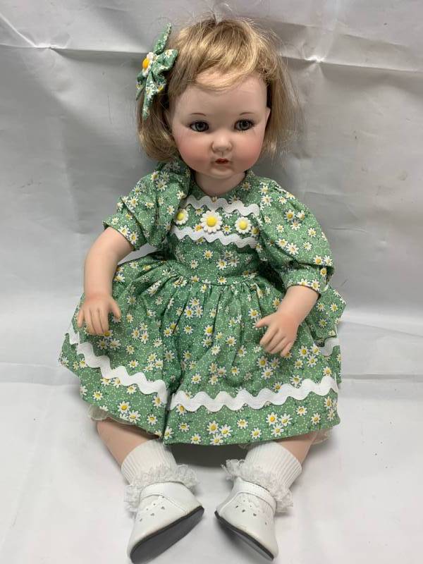 lot 95 image: Daisy Girl 16 Porcelain Doll (no box)