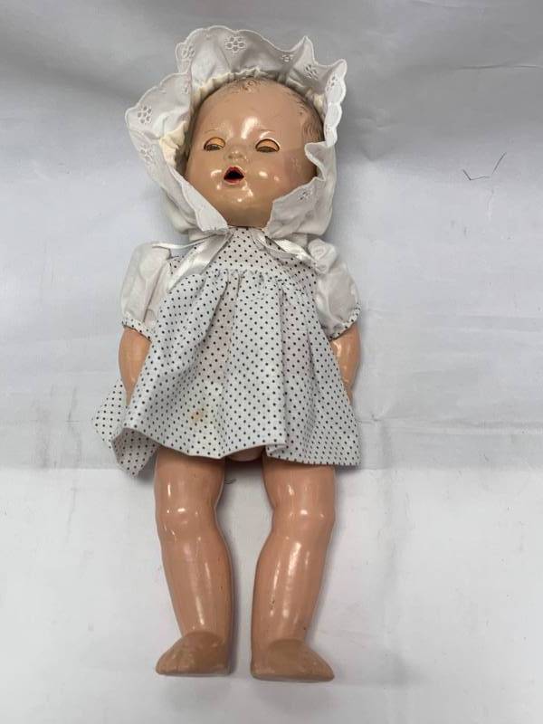 lot 113 image: Vintage 12 Doll