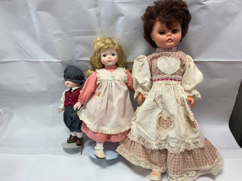 lot 115 image: Lot of 3 Old Dolls