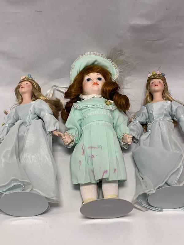 lot 116 image: Lot of 3 Old Dolls