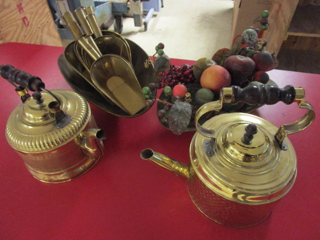 lot 111 image: VINTAGE BRASS TEAPOTS, SCOOPS, AND DECORATIVE BOWLS