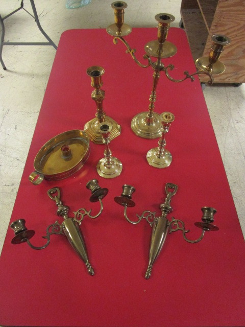 lot 112 image: VINTAGE BRASS CANDLE HOLDERS