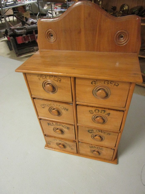 lot 121 image: VINTAGE WOOD SPICE RACK
