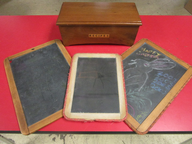 lot 124 image: VINTAGE WOOD RECIPE BOX AND CHALKBOARDS