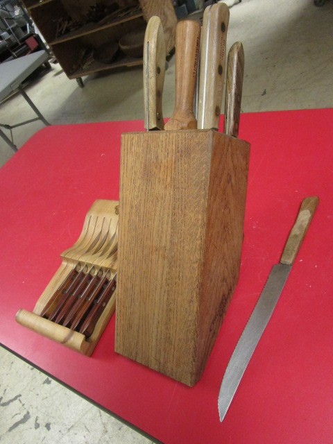 lot 126 image: CHICAGO CUTLERY AND FLINT STAINLESS STEEL KNIFE SETS