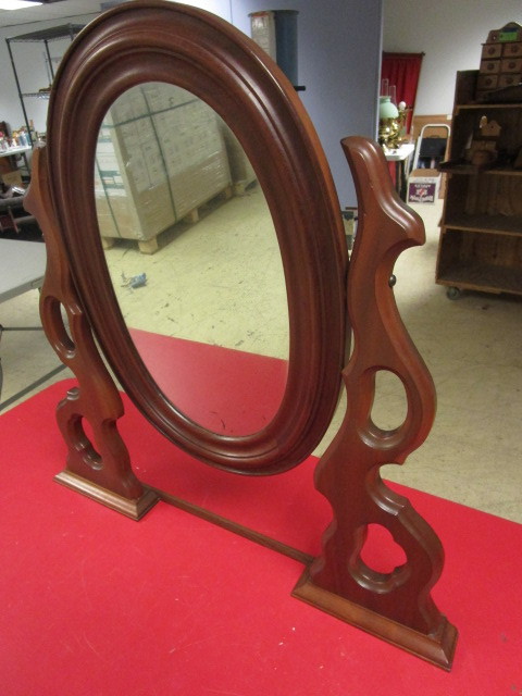 lot 128 image: VINTAGE WOOD DRESSER MIRROR