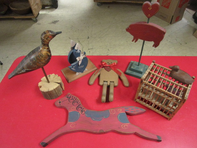 lot 129 image: VINTAGE WOOD HOME DECOR