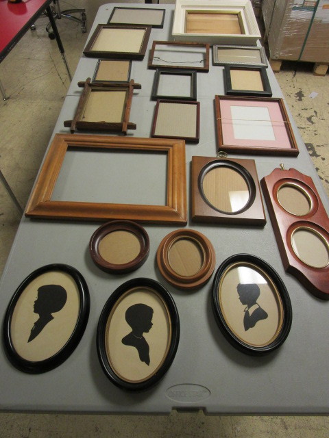 lot 136 image: DECORATIVE PICTURE FRAMES