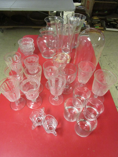 lot 140 image: GLASSWARE, STEMWARE, BOWLS, VASES, AND MORE