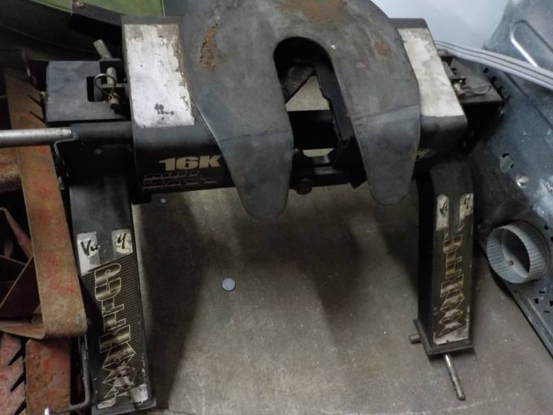 lot 19 image: Valley PullMax 5th Wheel Hitch...