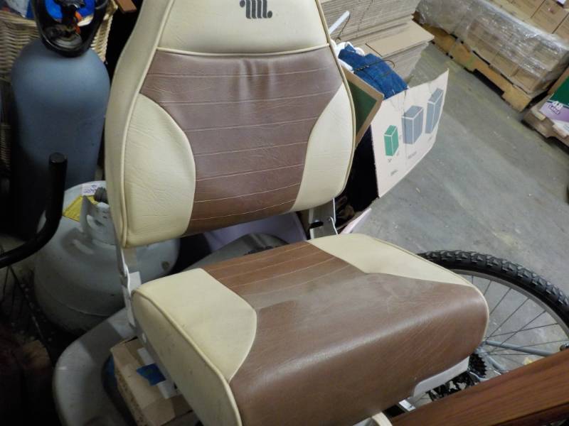 lot 20 image: 2 Boat Seats...