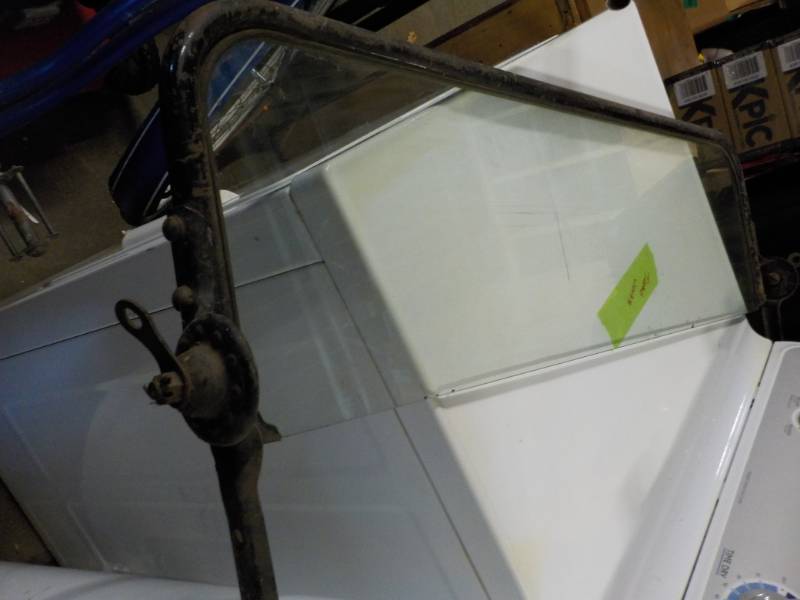 lot 24 image: Vintage Car Flip Out Window...