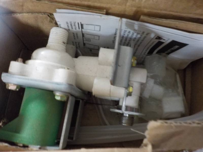 lot 28 image: New WaterValue for Name Brand Refri...