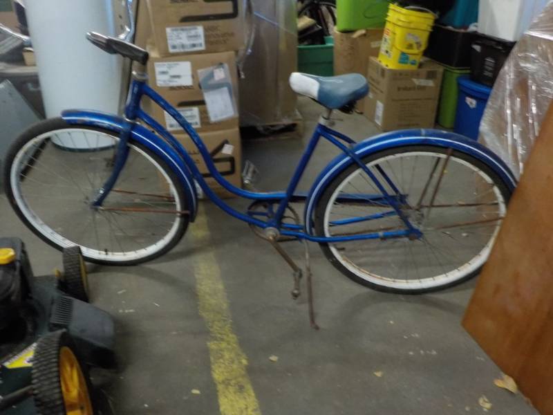 lot 30 image: Vintage Schwimm Bicycle...