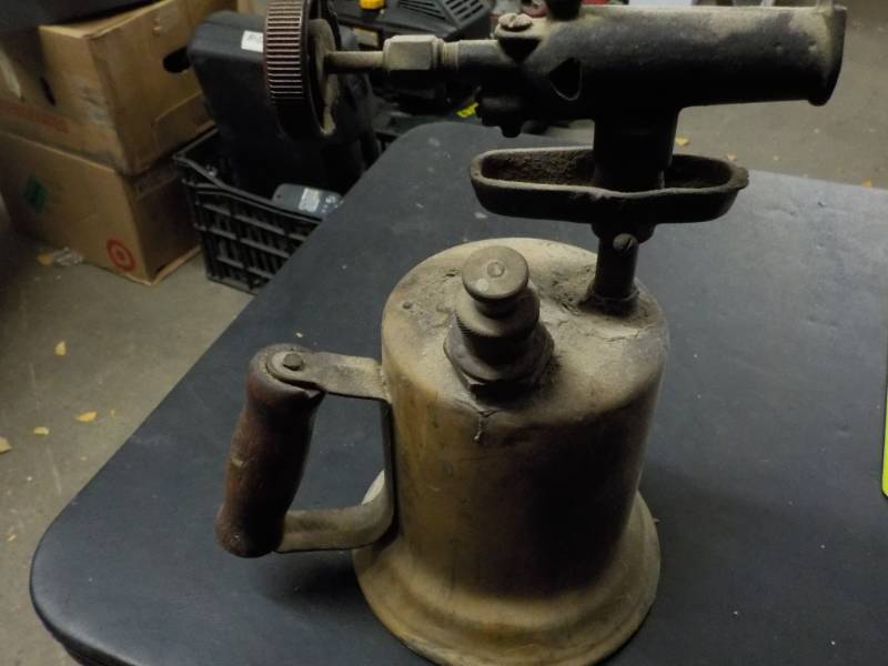 lot 34 image: Antique...