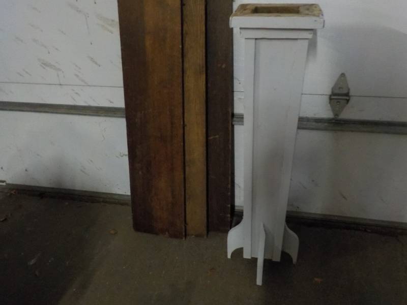 lot 39 image: Wood Plant Stand and 3 Table Leaves...
