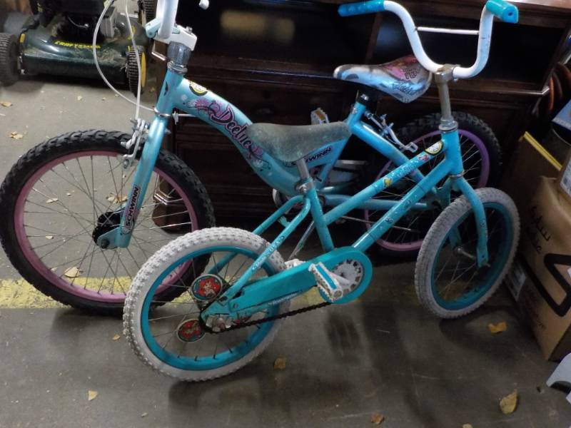 lot 40 image: 2 Girls Bikes...