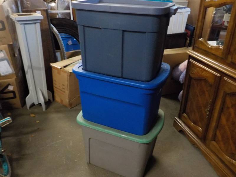 lot 43 image: 3 Totes with Covers...
