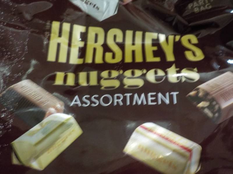 lot 69 image: 33.9 oz bag Hersheys Nuggets Assor...