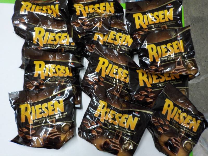 lot 105 image: 12 bags Reisen...