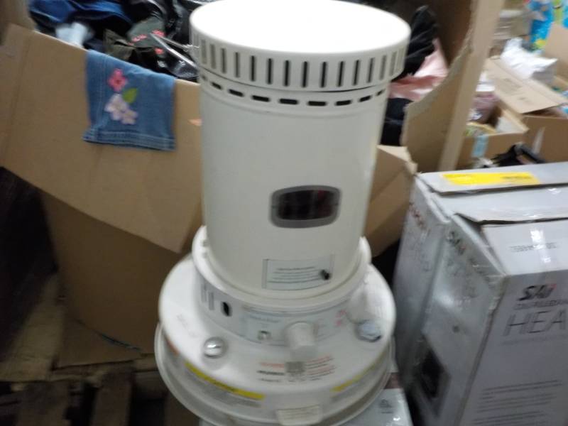 lot 142 image: DuraHeat- top is dented...