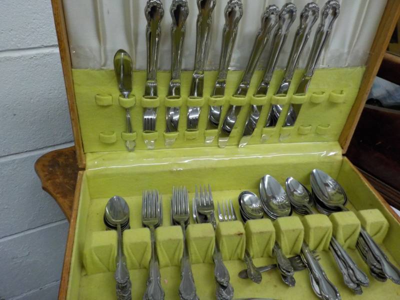 lot 165 image: Solid Stainless Wedding Day Pattern...