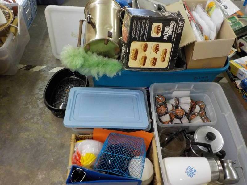 lot 170 image: Kitchen Lot plus totes with covers...