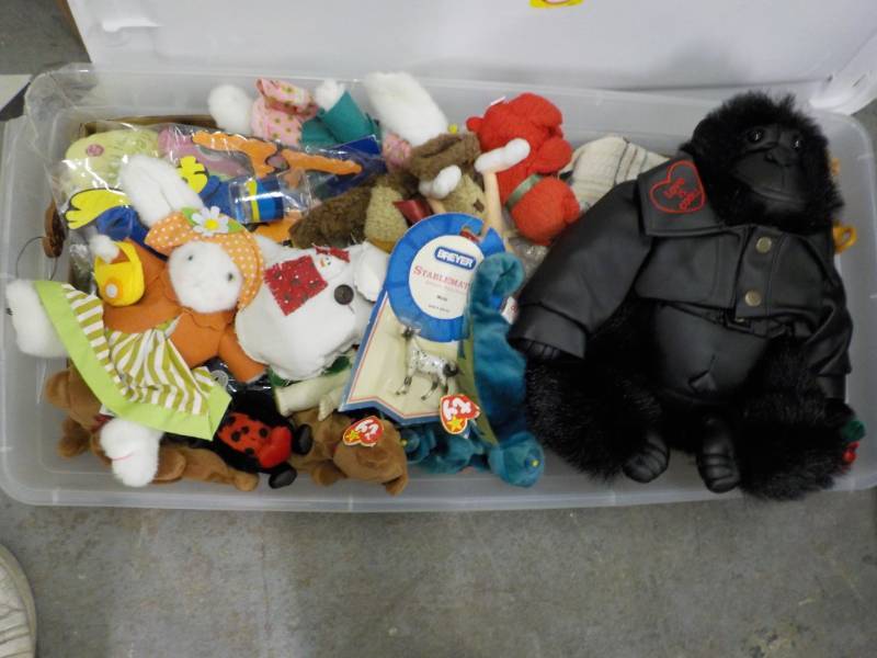 lot 173 image: Beanie Babies and more in covered t...