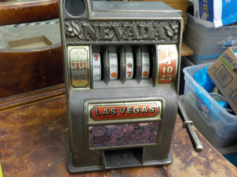 lot 174 image: Las Vegas Slot Machine - works...