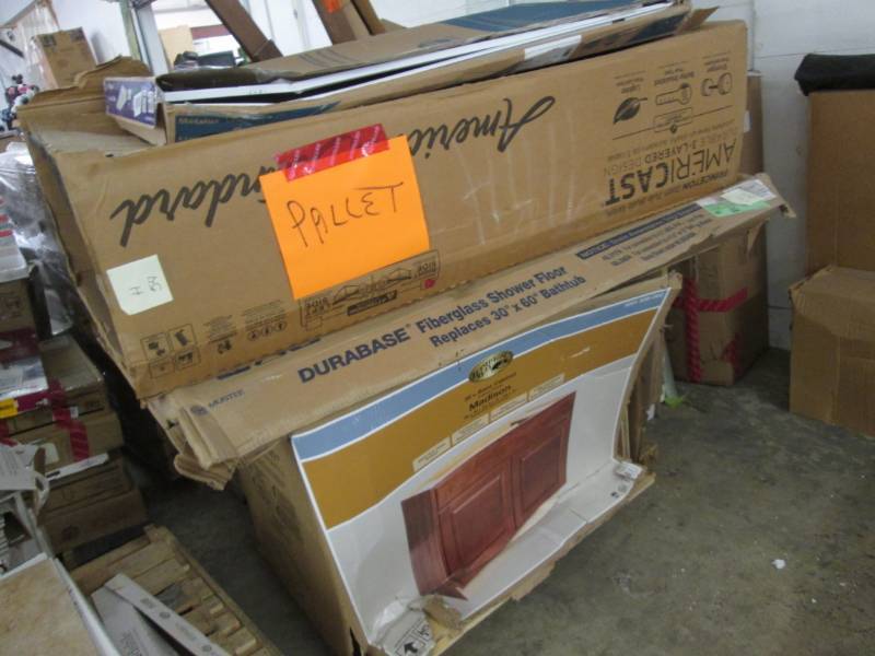 lot 11 image: Pallet of UnclaimedUnsold Items- s...