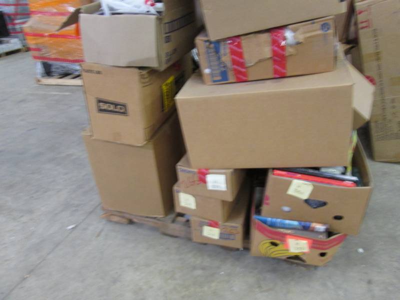 lot 14 image: Pallet of UnclaimedUnsold Items- s...