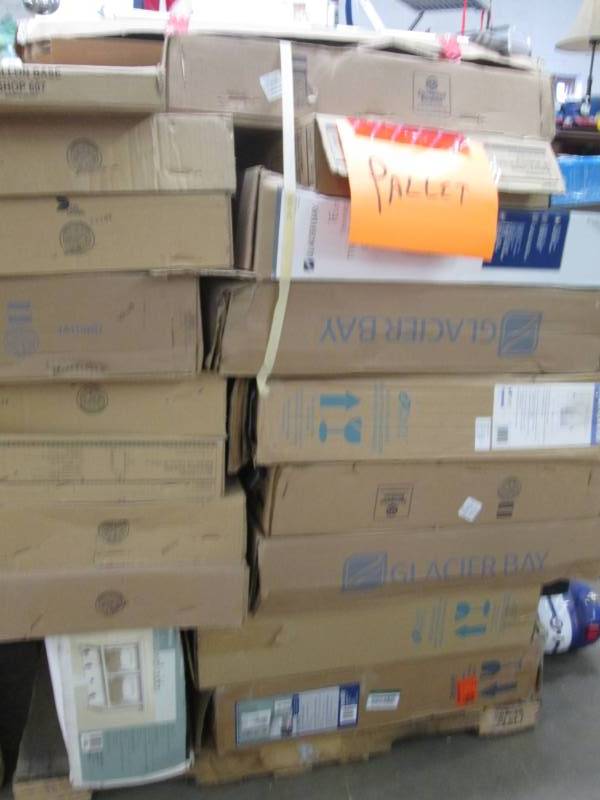 lot 18 image: Pallet of UnclaimedUnsold Items- s...