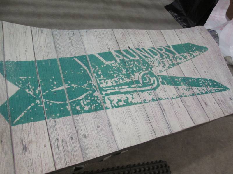 lot 27 image: Traffic Master Laundry Mat...
