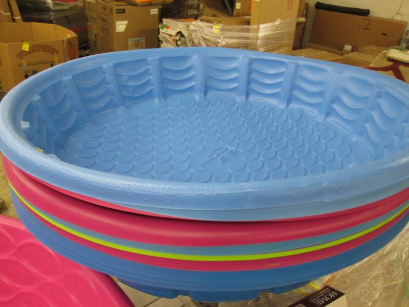 lot 115 image: 16 Summer Waves 45 inch Wading Pool...