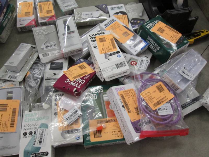lot 210 image: Mesh Bands, Cables, Speaker etc - s...
