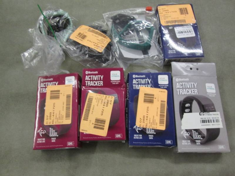 lot 220 image: 8 Bluetooth Activity Trackers Retai...
