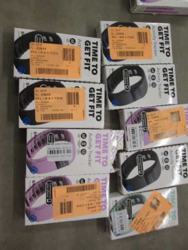 lot 221 image: 9 Bluetooth Activity Trackers Retai...
