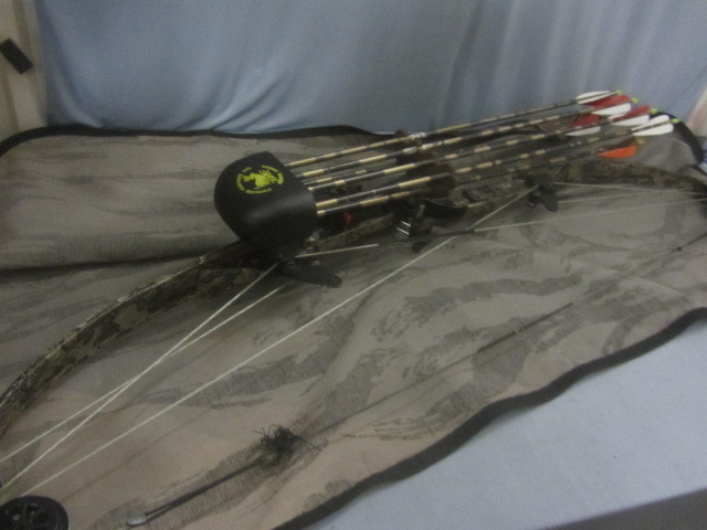 lot 5 image: Bear Compound Bow, Quiver, Arrows