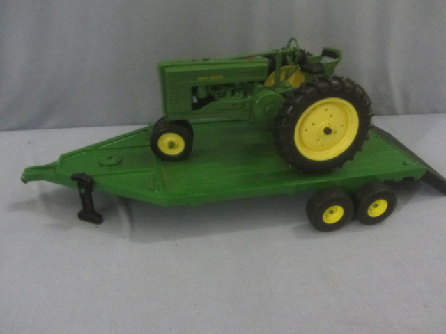 lot 25 image: John Deere 4157 Trailer, Model A Tractor