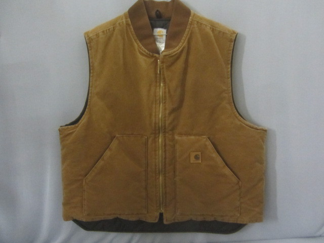 lot 32 image: Carhartt Duck Vest
