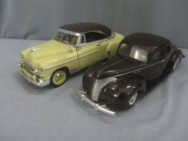 lot 45 image: Die Cast Metal Cars