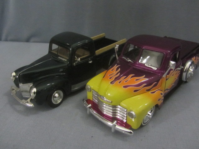 lot 47 image: Die Cast Metal Cars