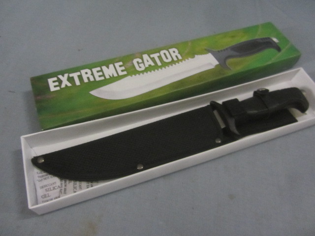 lot 66 image: Extreme Gator Knife