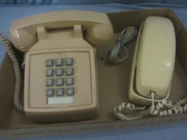 lot 150 image: Desk Phones