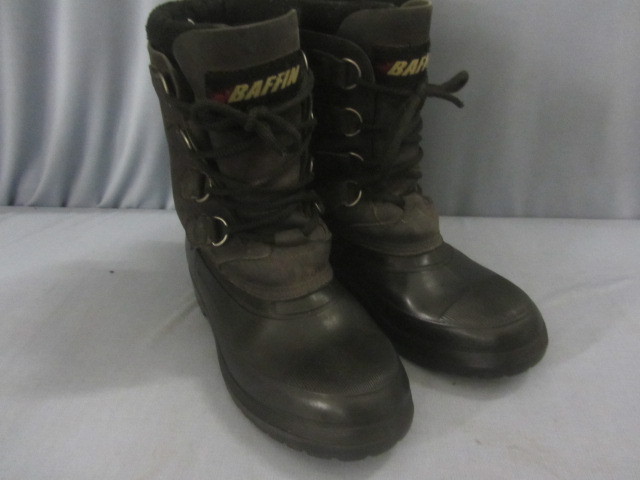 lot 152 image: Baffin Winter Boots