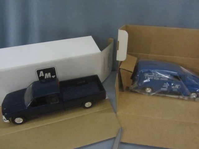 lot 155 image: ERTL Chevy, GMC Banks