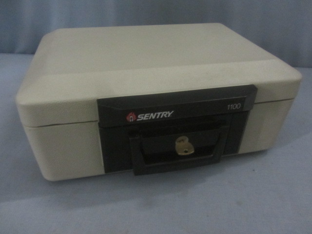 lot 87 image: Sentry 1100 Safe