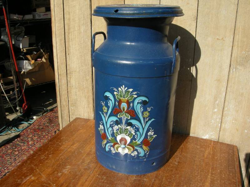 lot 7 image: Vintage Cream Can - Hand Painted Rosemal